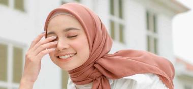 Apa Saja Bahan Kain untuk Dibuat Hijab Segi Empat